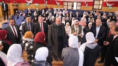 نائب محافظ الوادي الجديد تطمئن على سير المنظومة التعليمية بالداخلة