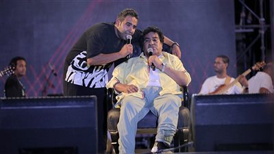  شاهد، آخر ظهور لأحمد عدوية وهو يغني على المسرح 