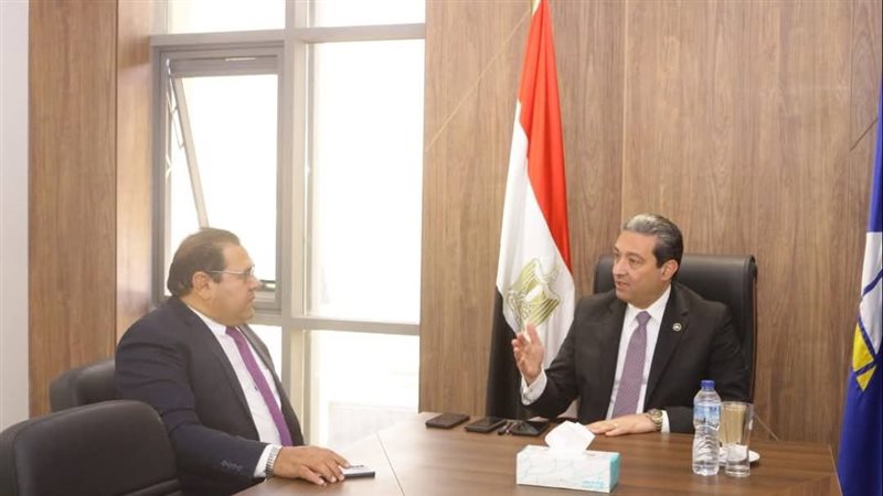 محافظ دمياط يلتقى