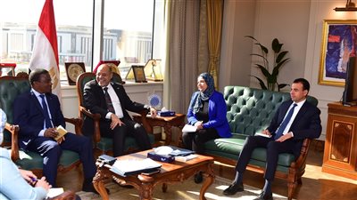 وزير العمل يلتقي سفير جمهورية كوت ديفوار لدى القاهرة
