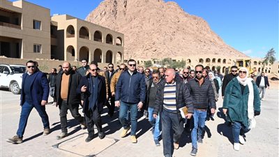 وزير الإسكان ومحافظ جنوب سيناء يتفقدان سير العمل بمنطقة الزيتونة بمشروع تطوير موقع التجلي الأعظم