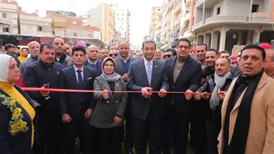 محافظ دمياط يفتتح سوق اليوم الواحد لبيع السلع بأسعار مخفضة في الزرقا (صور)