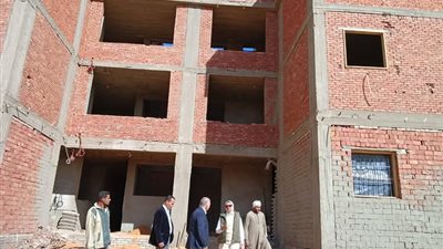 نائب محافظ الوادي الجديد تتفقّد إنشاءات مركز التأهيل ذوي الاحتياجات الخاصة بالداخلة