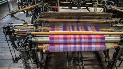 كيف يمكن الاستفادة من الصناعات التحويلية والاستخراجية لدعم الاقتصاد؟