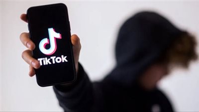 مرصد الأزهر يحذر من تأثير “تيك توك” على الشباب والأطفال.. يقود المستخدمين لـ “جحور الأرانب”.. يطالب بتعزيز الحوار المفتوح والمستمر بين أفراد الأسرة.. ويضع روشتة وقائية لحماية الأجيال القادمة