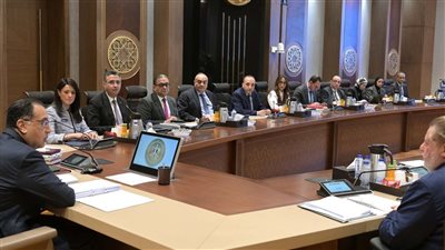 مدبولي يترأس اجتماع المجموعة الوزارية الاقتصادية.. معدل نمو الاقتصاد المصري يسجل 3.5 مقارنة بـ2.7 خلال الربع الأول من العام المالي.. والاستثمارات الخاصة حققت نموًا بنسبة 30% لتبلغ 133.1 مليار 