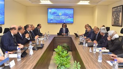 وزير الاستثمار يبحث سبل رفع كفاءة عمليات الإفراج الجمركي بالمراكز اللوجستية