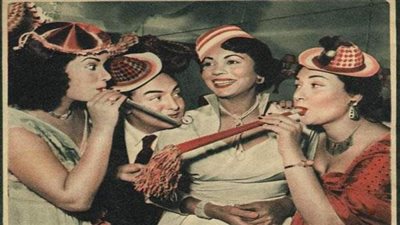 بالصور..كواليس سهرات نجوم زمان في ليلة رأس السنة.. مرح وغناء وبهجة ومقالب  مضحكة وسفر 