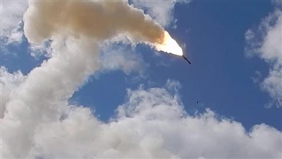 القوات الروسية تقصف مطارًا عسكريًّا ومصنع بارود في أوكرانيا