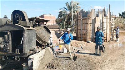 بدء المرحلة الثانية من مشروع شبكة تجفيف المياه الجوفية بقرية الحجاز بالإسماعيلية (صور) 