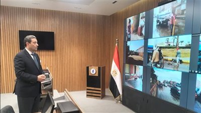 محافظ دمياط يتابع الجهود المبذولة لكسح تجمعات مياه الأمطار 
