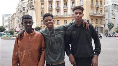 سوريون وسودانيون وفلسطينيون يحتفلون برأس السنة وسط القاهرة (فيديو)