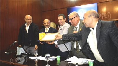 اتحاد كتاب مصر يكرم عميد الدراعمة لجهوده في خدمة اللغة العربية