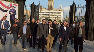 رئيس الوزراء يتفقد مشروع إعادة إحياء حديقة الأزبكية التراثية
