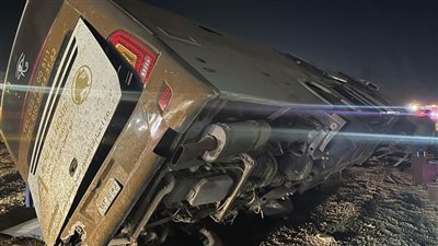 النيابة تستمع لأقوال المصابين بحادث انقلاب أتوبيس سياحي بطريق السويس