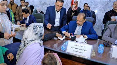 محافظ سوهاج يعقد اللقاء الجماهيري الأسبوعي للاستماع لمطالب المواطنين