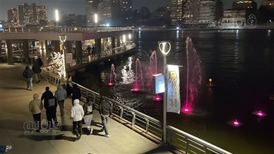 أضواء ساطعة وأجواء احتفالية، ممشى أهل مصر يستقبل 2025 (صور)