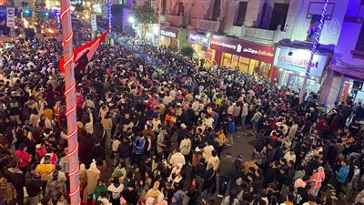شوارع الكوربة والمعز والمعادي كاملة العدد في ليلة رأس السنة (فيديو وصور) 