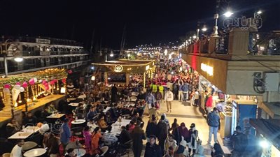 بالصور، مقاهي الأقصر كاملة العدد في ليلة رأس السنة 2025 