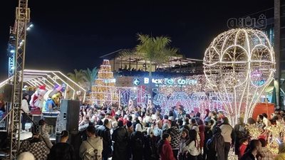 10 صور ترصد تحول بورفؤاد للوحة فنية بأضواء مبهرة في احتفالات رأس السنة