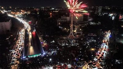 احتفالات وألعاب نارية ضخمة بدمشق في أول عيد رأس سنة بعد سقوط الأسد (فيديو وصور)