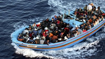 فقدان 20 مهاجرًا غير شرعي بعد غرق قارب قبالة سواحل إيطاليا 