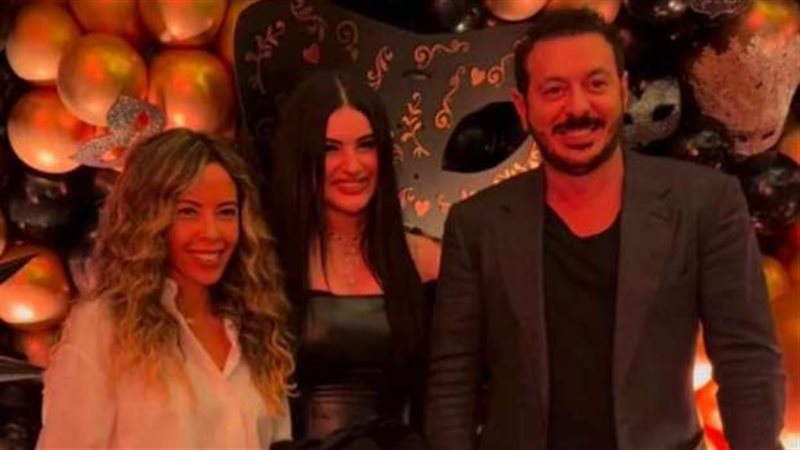 مصطفى شعبان وزوجته