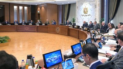 مدبولي يترأس اجتماع الحكومة لمناقشة الاقتصاد وتطوير الصناعة والمشروعات التنموية 