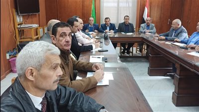 وكيل التعليم بالدقهلية يناقش الاستعداد لامتحانات الفصل الدراسي الأول 