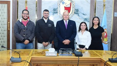 رئيس جامعة سوهاج يلتقي وفدًا طلابيًا من المكسيك