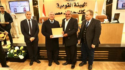 وزير النقل يكرم 30 عاملا بالسكك الحديدية (صور)