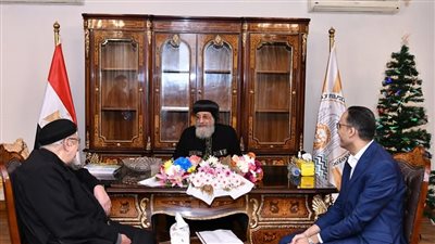 البابا تواضروس الثانى يلتقي مسئولي مستشفى الأنبا تكلا بالإسكندرية