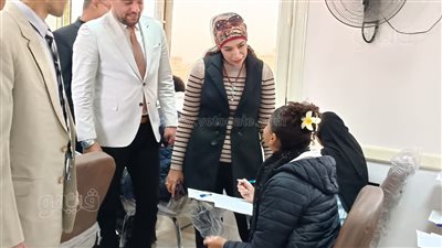 رئيس جامعة الأقصر تتفقد سير امتحانات الفصل الدراسي الأول بكلية التربية (صور)