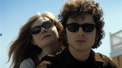 فيلم A COMPLETE UNKNOWN يحصد تقييمات إيجابية بعد طرحه في السينمات