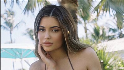 تقارير: كايلي جينر تنتظر مولودها الأول من تيموثي شالاميت (فيديو)