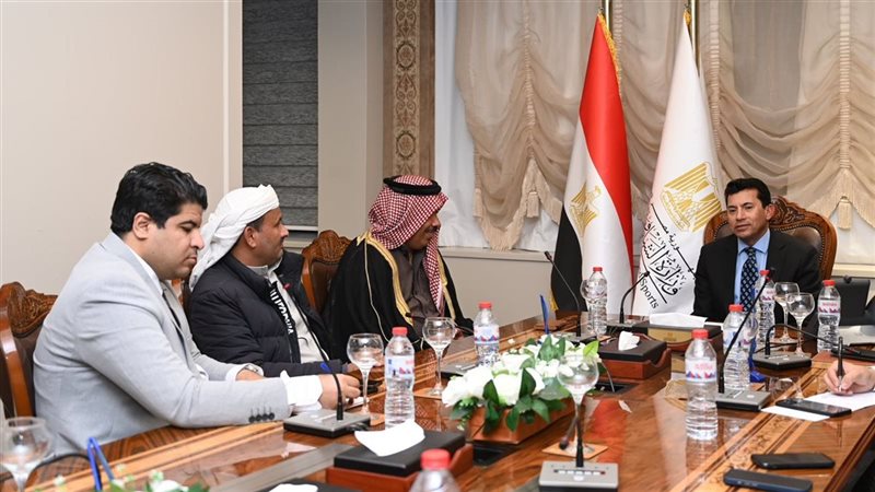 أشرف صبحي يلتقي رئيس