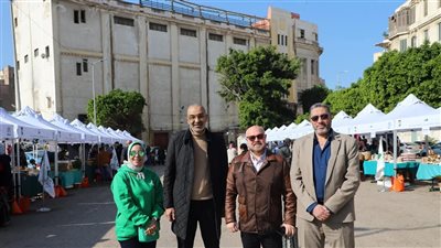 إقبال كبير من المواطنين على سوق المزراعين لليوم الواحد بالإسكندرية 