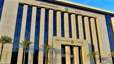 بعد إثارة الجدل، ما حقيقة توفير وزارة العمل لوظائف ممرضات في المغرب؟ 