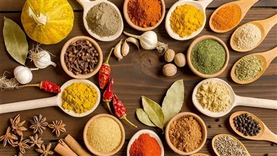 مدة صلاحية التوابل والطريقة الصحيحة لتخزينها ومتى يجب التخلص منها؟ 