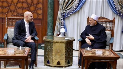 شيخ الأزهر ووزير التعليم يناقشان تعزيز تدريس اللغة العربية والدين بالمناهج الدراسية.. الطيب يدعو لتبني استراتيجية تراعي القيم الدينية والأخلاقية.. وعبد اللطيف: ترسيخ دور المعلم في التربية والتَّوجيه