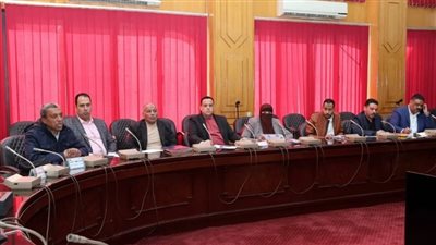 نائب محافظ الإسماعيلية يتابع حصر احتياجات الأندية والشواطئ  