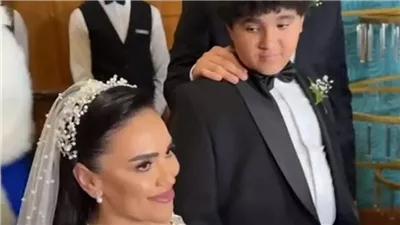  نجل المطربة مي فاروق بحفل زفاف والدته (صور)