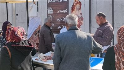 محافظ الجيزة يتابع إقبال المواطنين على سوق اليوم الواحد بإمبابة (صور)