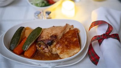 مصر للطيران تواصل احتفالاتها مع المسافرين على طائراتها بالوجبات الخاصة 