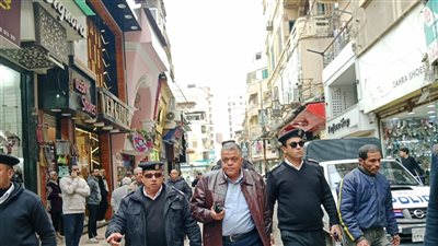 رفع 180 حالة إشغال في حملة يقودها رئيس حي وسط بالإسكندرية بشوارع باب شرق