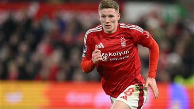 ليفربول يراقب نجم نوتنجهام من 6 مباريات تمهيدًا للتعاقد معه