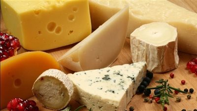 منهم الرومي والجبنة البيضاء، انخفاض أسعار 3 أنواع من الجبن بالأسواق