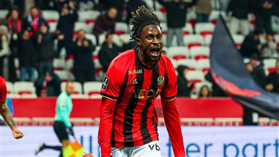 بمشاركة محمد عبد المنعم، نيس يتقدم على رين 3-1 في الشوط الأول 