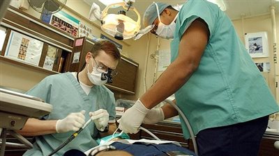 مطابق لنوع ورم المريض، طبيب يصاب بالسرطان بعد عملية جراحية لمريض مصاب بحالة نادرة