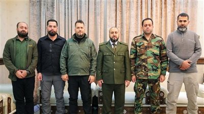 الدفاع السورية تعلن بدء ضم الفصائل المسلحة في البلاد تحت مظلتها (صور)